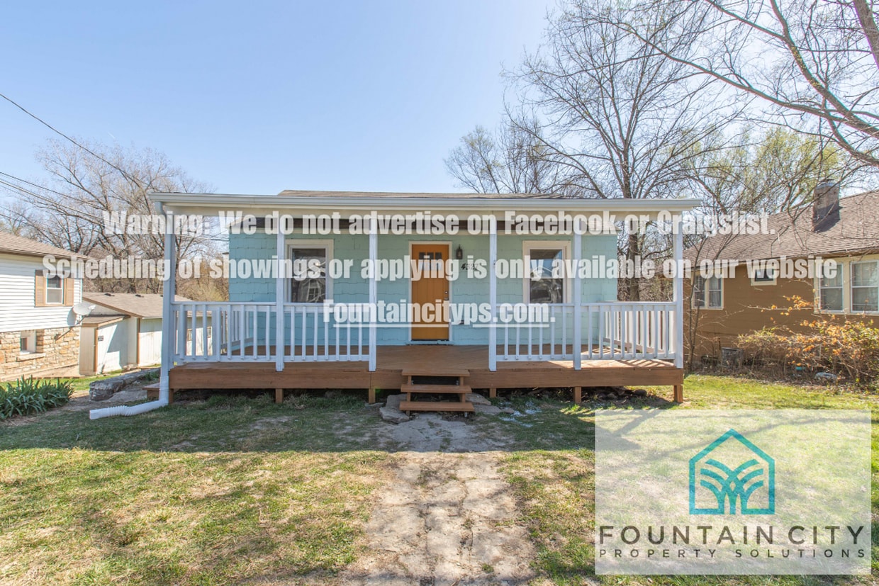 Primary Photo - 4327 N Spruce Ave