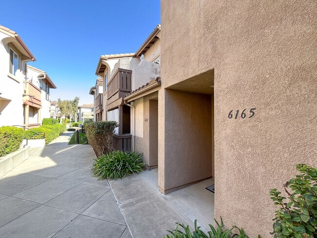 Foto del edificio - 3 bedroom townhome located In Rancho Carrillo!
