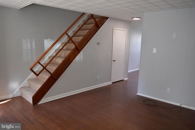 Building Photo - 356 Krams Ave