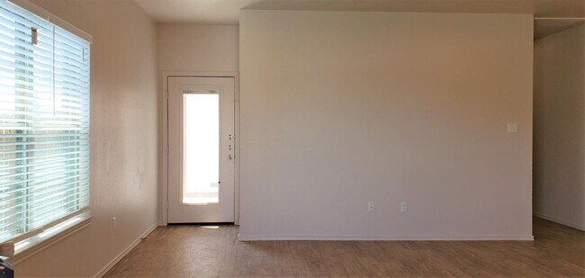 Foto del edificio - Cooper ISD- Luxury Duplex in Southwest Lub...