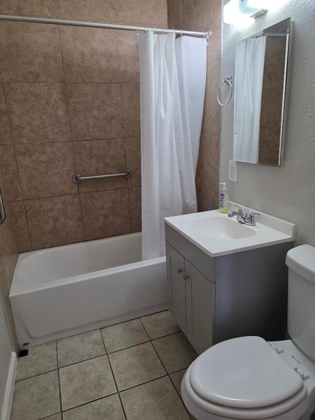 Foto del edificio - 1320 W Sahuaro Dr