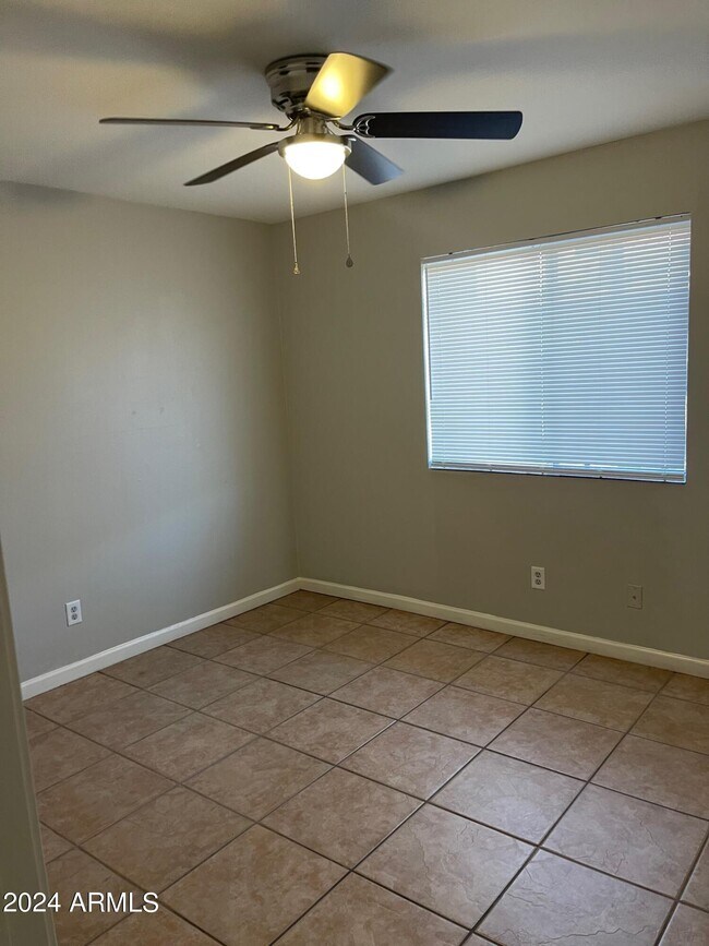 Building Photo - 909 Priest Dr