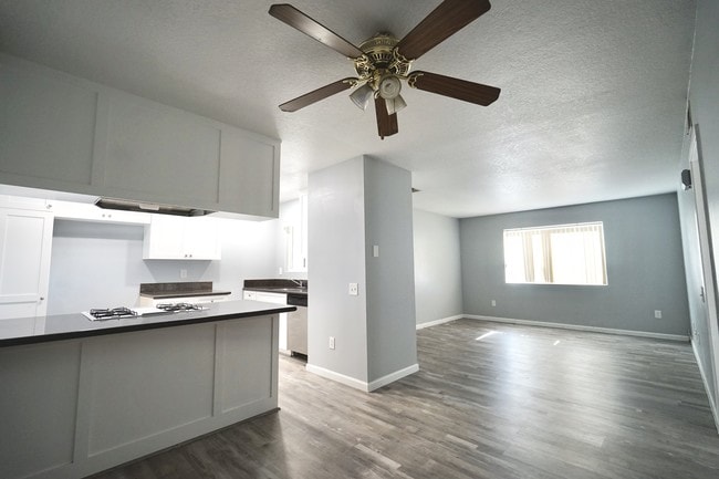 Building Photo - 1101 E 5th St