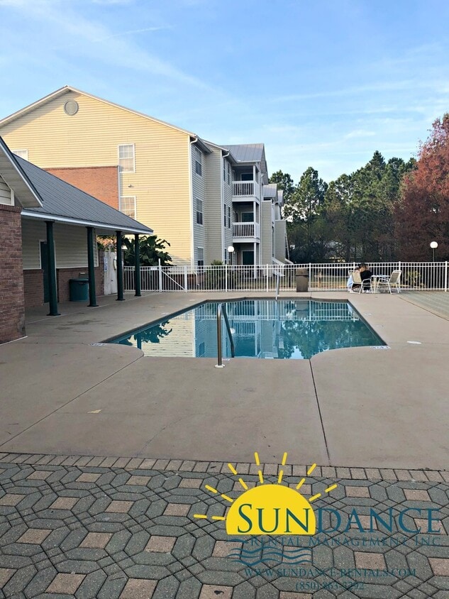 Primary Photo - Convenient Destin Living with Community Am...