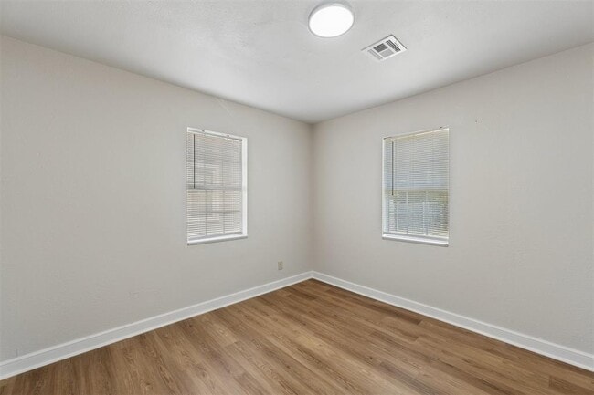 Building Photo - 912 SW 48th St