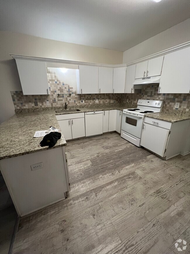 Building Photo - 6505 Saint Andrews Dr