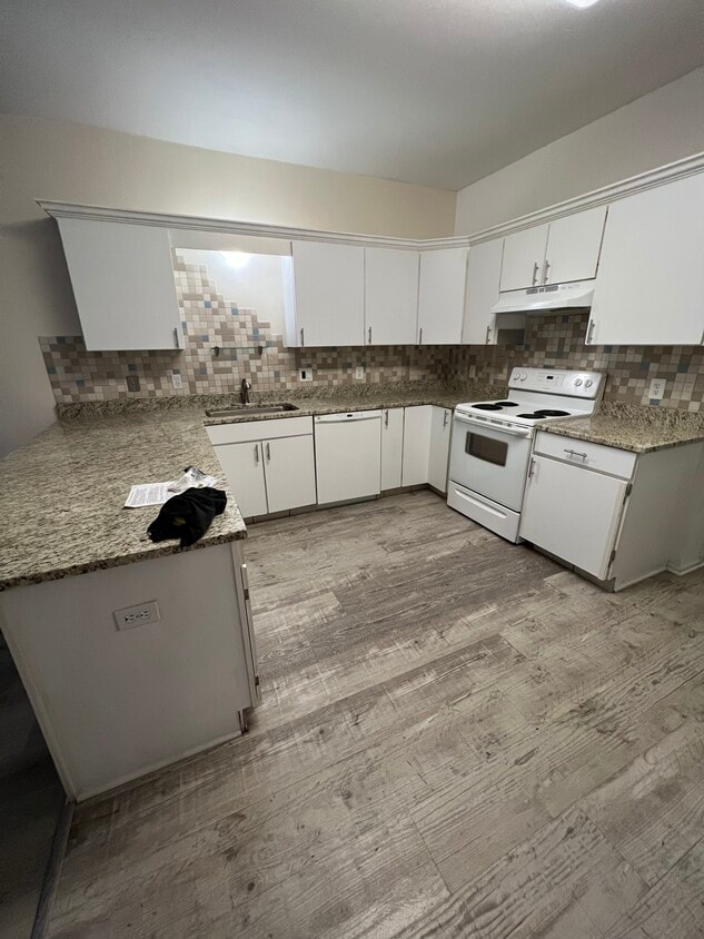 Kitchen - 6505 Saint Andrews Dr