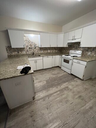 Building Photo - 6505 Saint Andrews Dr