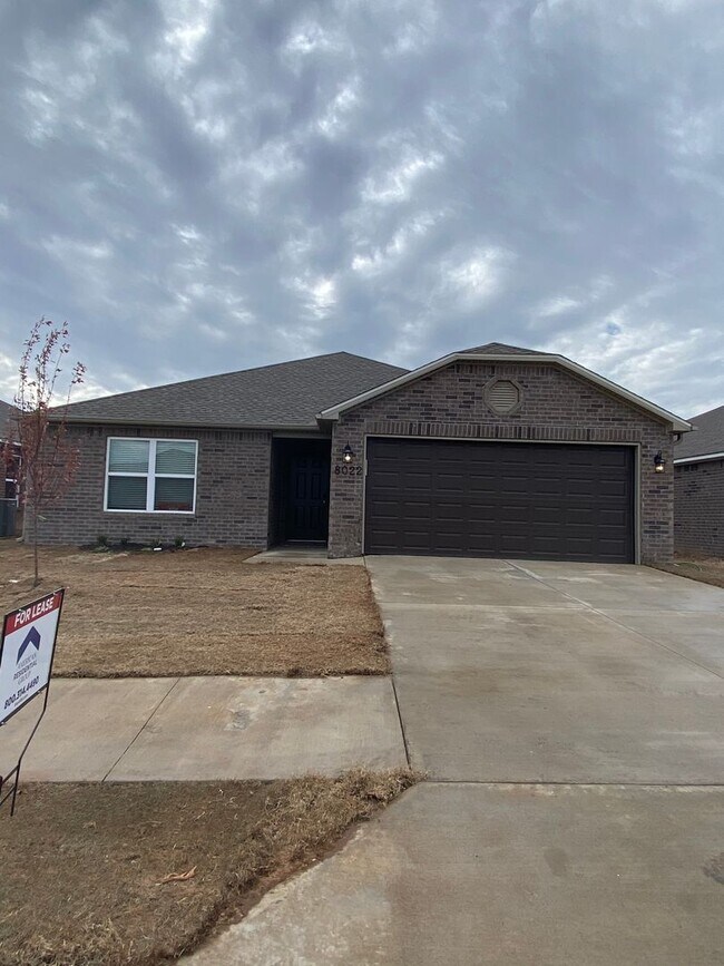 Foto del edificio - NOW PRELEASING — Charming 3-Bedroom | 2-Bath Home in Regency Park