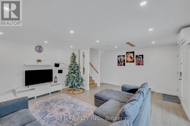 Photo du bâtiment - 242 Milestone Crescent