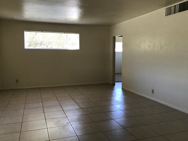 Foto del edificio - 529 W 17th Pl
