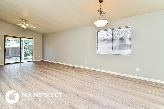 Building Photo - 10358 E Roywood Way