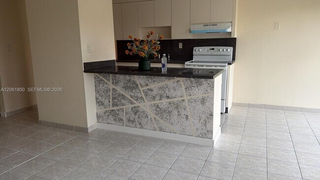 Foto del edificio - 9380 W Flagler St