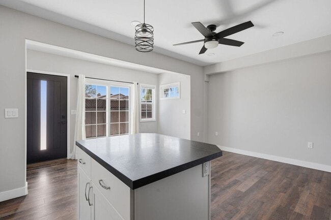 Building Photo - 13869 Mercado Dr