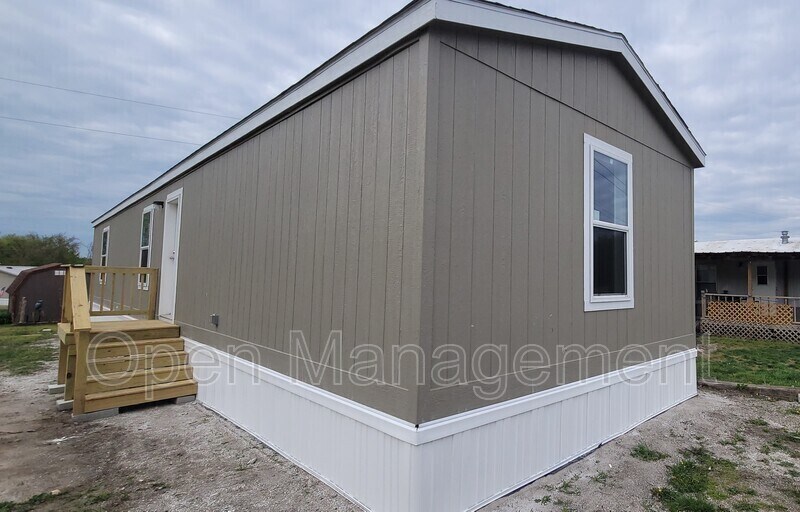 Building Photo - 4415 Center Ln