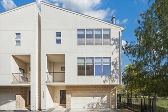 Building Photo - 5313 Lillian St