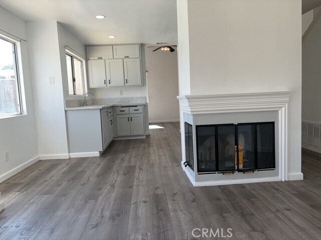 Foto del edificio - 23117 Fall River Rd