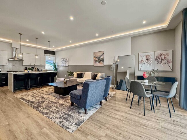 Building Photo - 1731 N Fitzhugh Ave