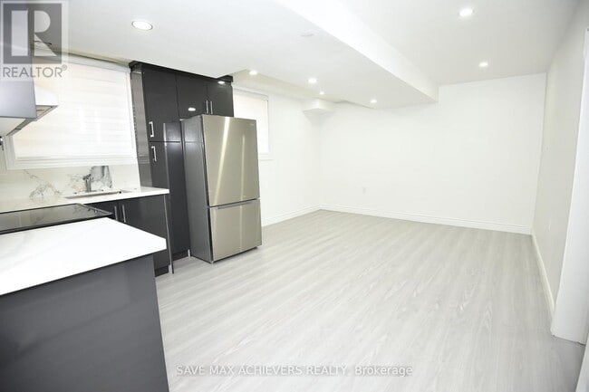 Building Photo - 107 Byers St