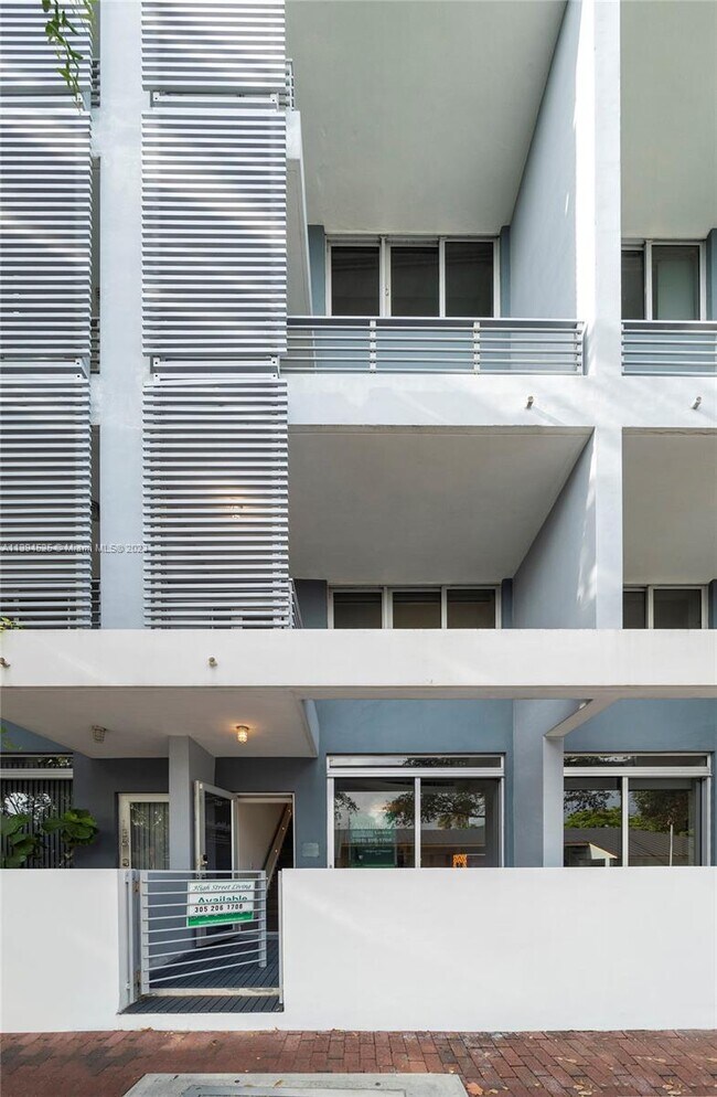 Foto del edificio - 3339 Virginia St