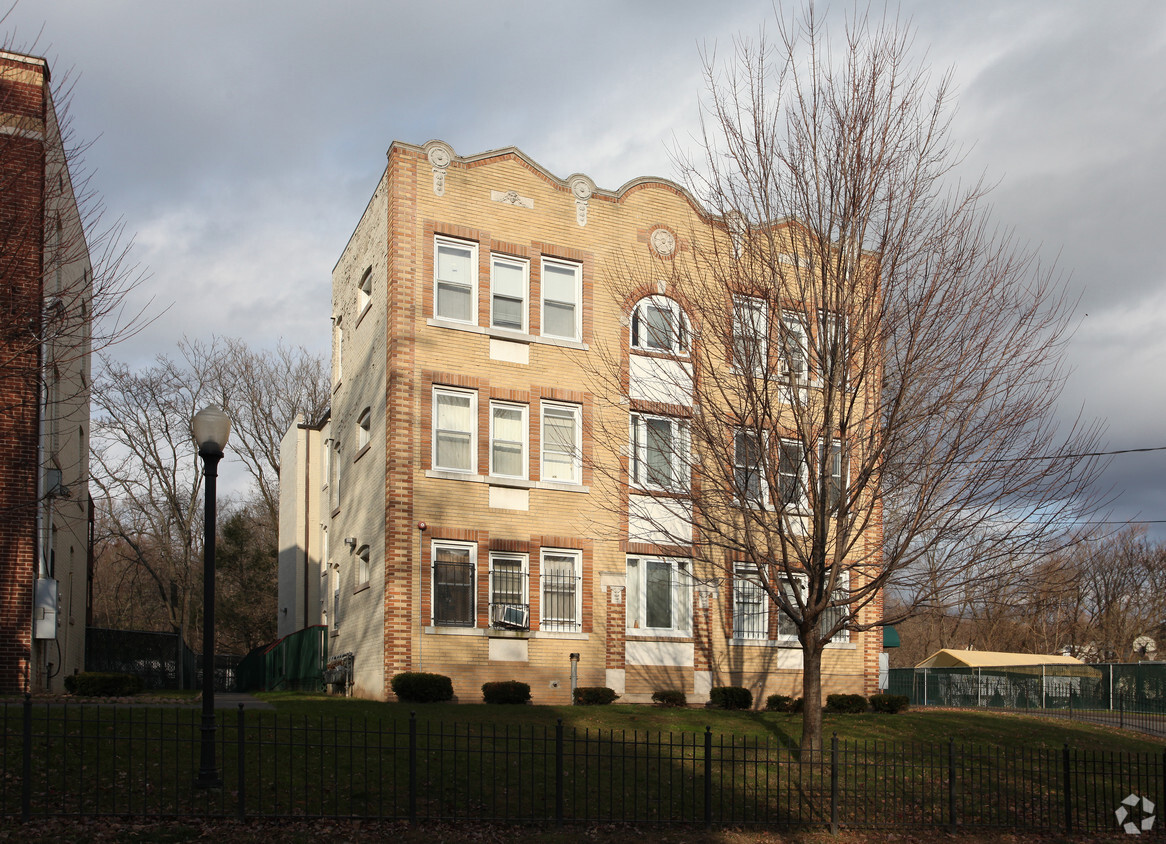 Building Photo - Collin Bennett Commons