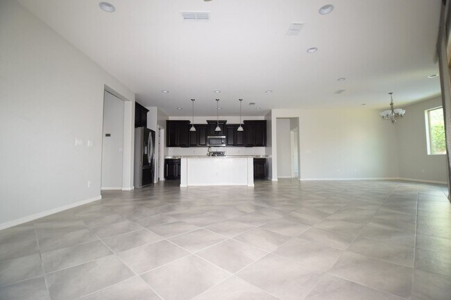 Foto del edificio - Beautiful single level 4 bedroom 2.5 bath Gilbert home.