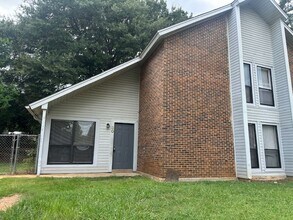 Building Photo - 30 Rosewood Ct