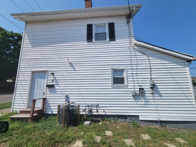 Building Photo - 8 N Miami St