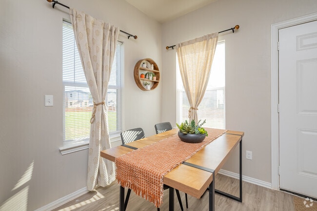 3 habitaciones, 2,5 baños - 130 m² - Comedor - Avalon At OKC I & II