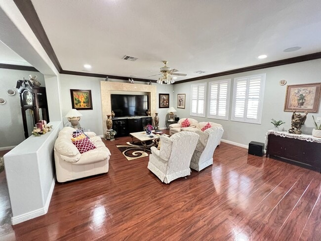 Building Photo - 1 Story 4Bed Pool Built in BBQ