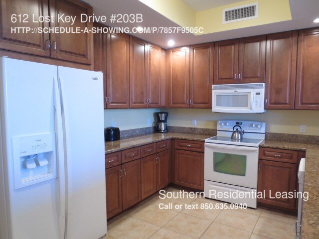 Foto del edificio - 612 Lost Key Dr