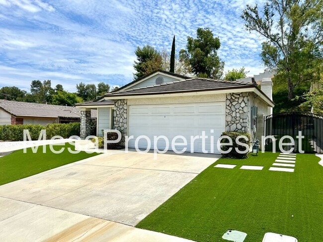 Building Photo - 24368 Darrin Dr