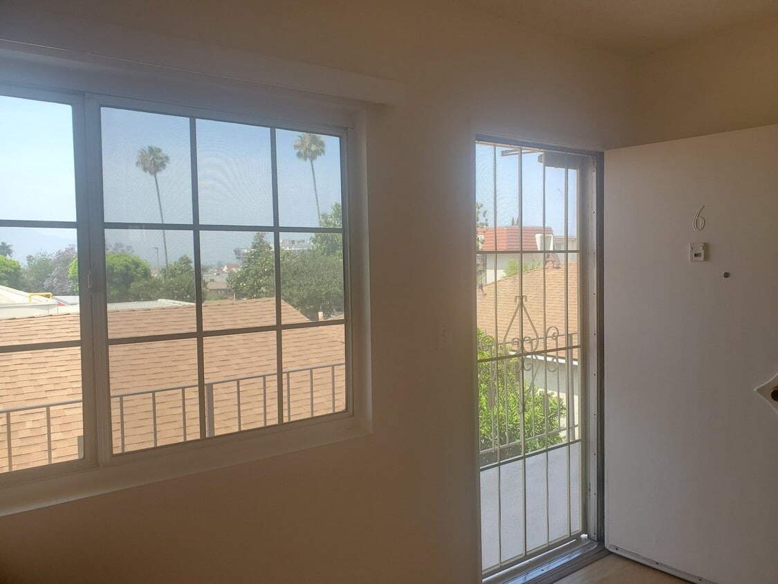 Photo - 1128 Raymond Ave (Glendale, CA)