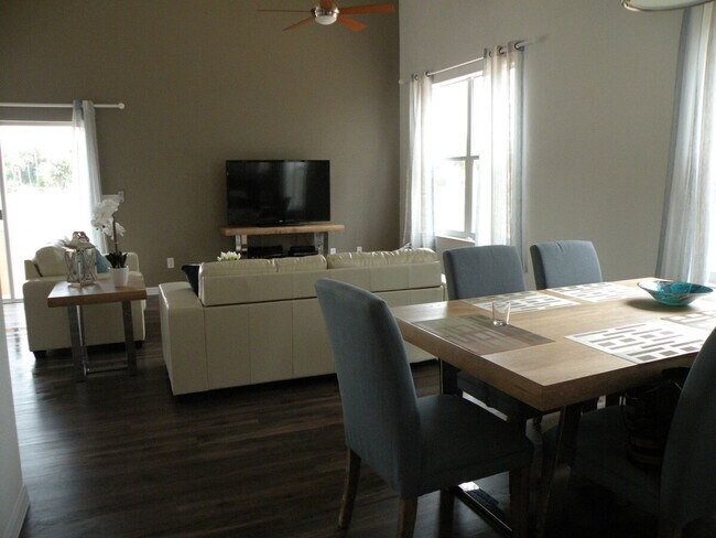 Foto del edificio - 10220 W Waterlander Lp