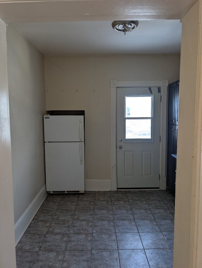 Building Photo - 540 Downie St