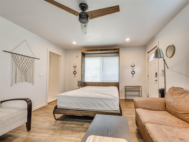 Foto del edificio - 217 E Daws St