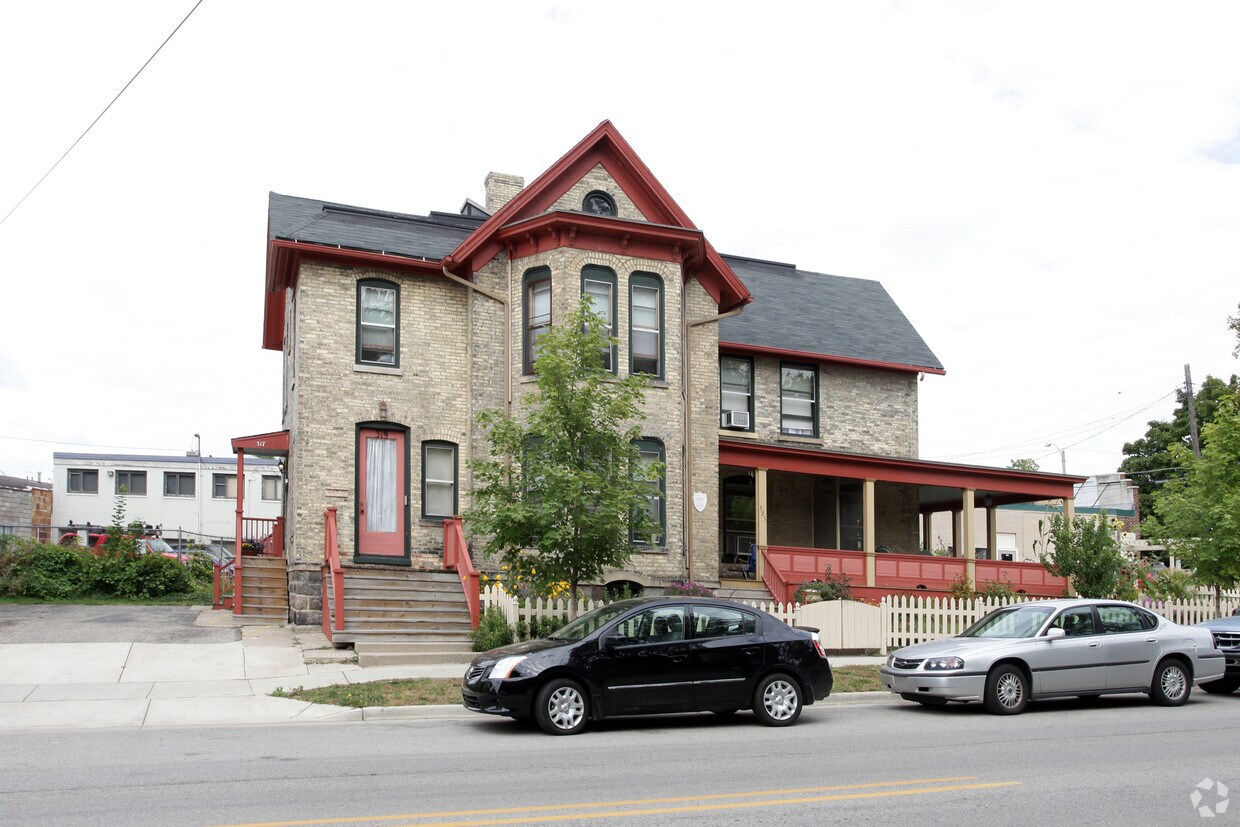 Building Photo - 319-321 Cherry St SE
