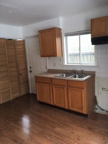 Building Photo - 17103 Park Ave