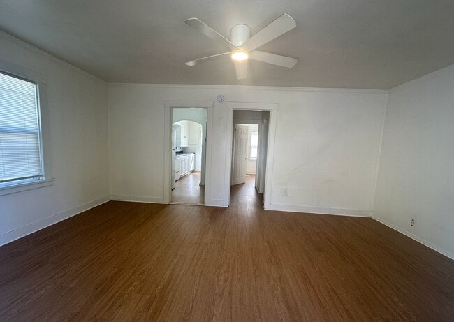 Building Photo - 433 N 7th St