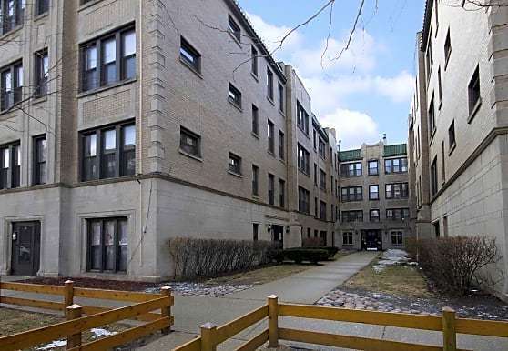 Primary Photo - 631 W Roscoe St