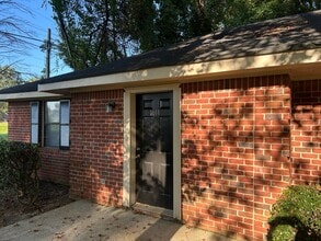 Building Photo - 1011 Wellington Dr