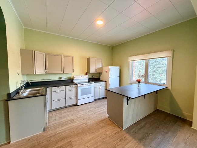 Foto del edificio - 213 1/2 W Park St