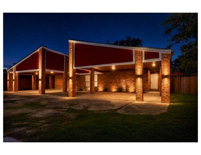 Building Photo - 8004 Beechnut St