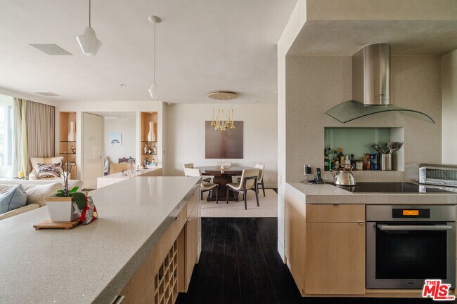 Foto del edificio - 9255 Doheny Rd