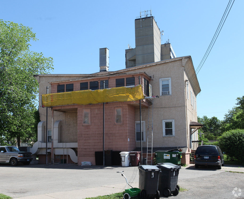 Building Photo - 2120 Minnehaha Ave