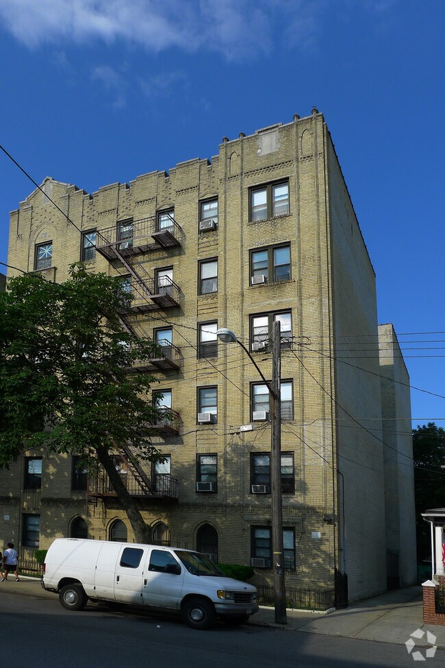 Foto del edificio - 8760 113th St