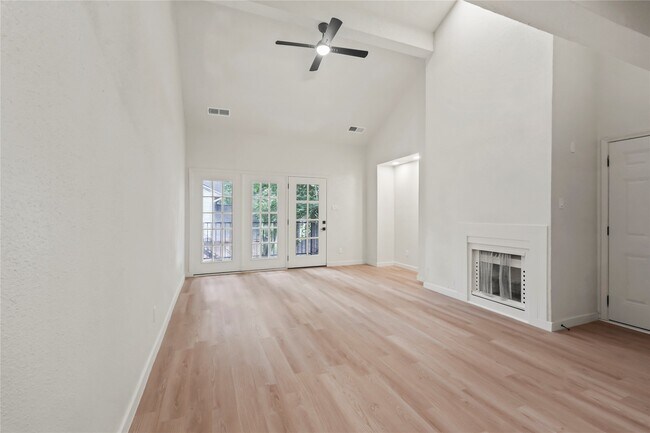 Building Photo - 16800 Sugar Pine Dr