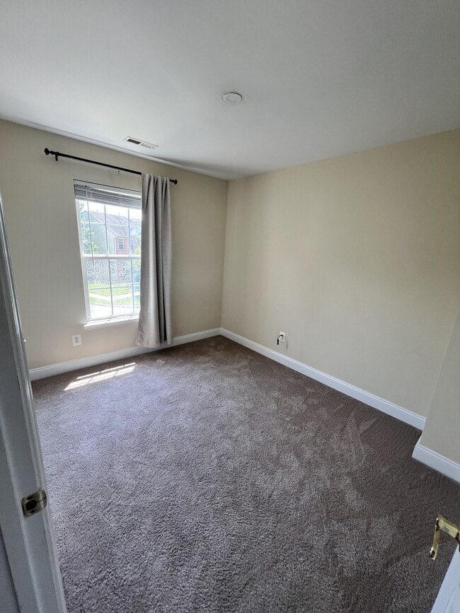 Building Photo - 512 Callander Way