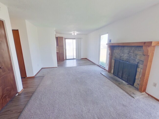 Building Photo - 3959 Garland apt 4