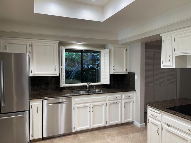 Building Photo - 6775 N Wembley Dr